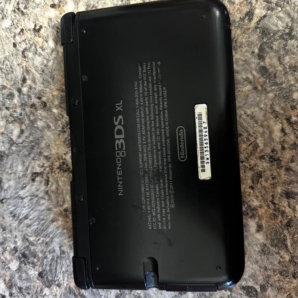 Nintendo 3DS XL Handheld Console One Size Black Good SPR-001 With Charger